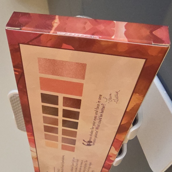 LAURA GELLET NEW Blushing Beauty, Eyeshadows, Highlighter, and Blush - Picture 6 of 8